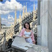 Estudiante competente que puede ofrecer una educación primaria a niños de edades comprendidas entre 1 de primaria a 6 de primaria.